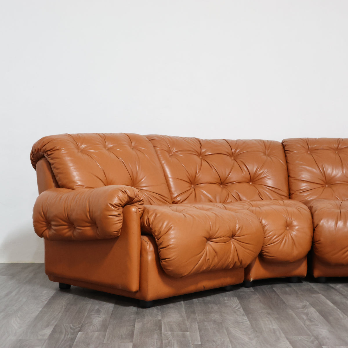 Divano Modulare Angolare Vintage Stile Afra & Tobia Scarpa - Coronado Style in Pelle Cognac (Anni '70)