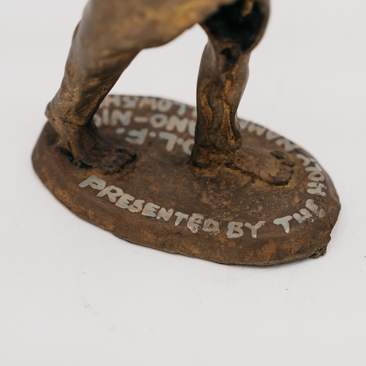 Scultura Vintage in Bronzo / Metallo "Il Portatore" - Presentata da The Holy Name Fellowship