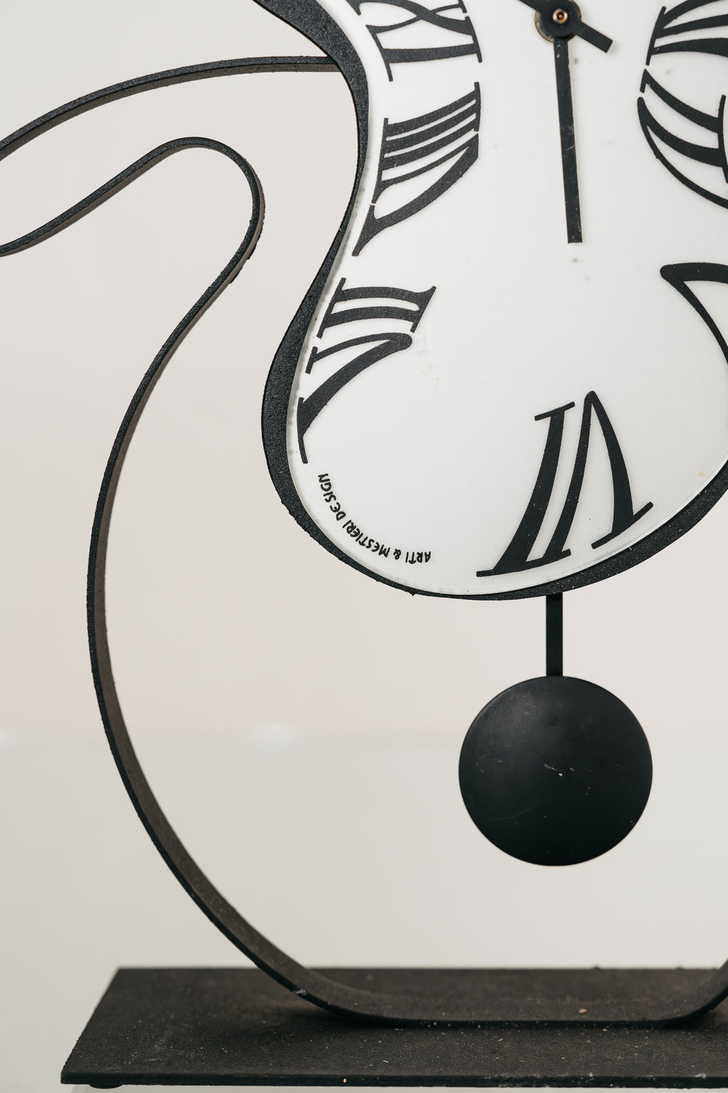 Orologio da Tavolo/Pendolo Arti & Mestieri "Dalì" – Design Surrealista – Ferro e Vetro