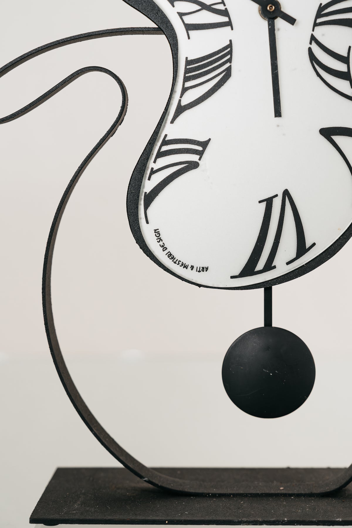 Orologio da Tavolo/Pendolo Arti & Mestieri "Dalì" – Design Surrealista – Ferro e Vetro