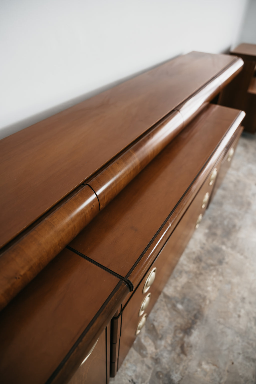 Credenza Bassa Vintage Asimmetrica dal Design Modernista (Anni '50/'60)