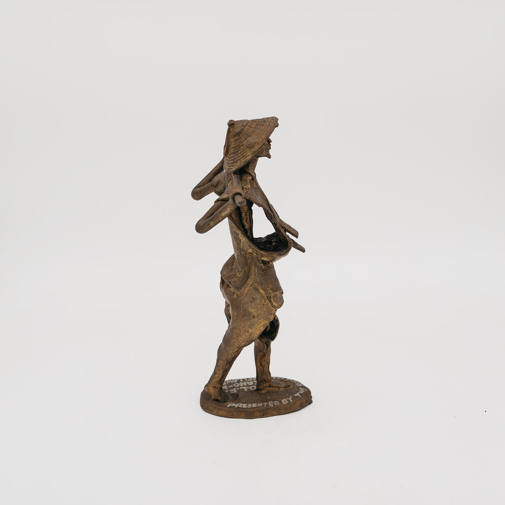 Scultura Vintage in Bronzo / Metallo "Il Portatore" - Presentata da The Holy Name Fellowship