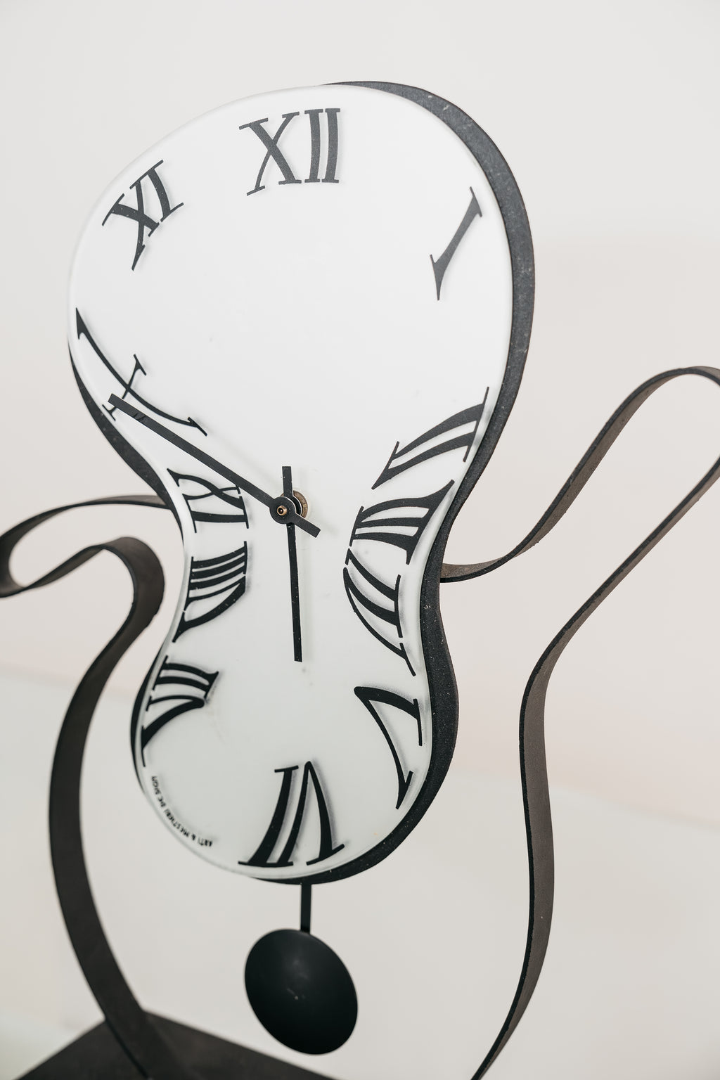 Orologio da Tavolo/Pendolo Arti & Mestieri "Dalì" – Design Surrealista – Ferro e Vetro