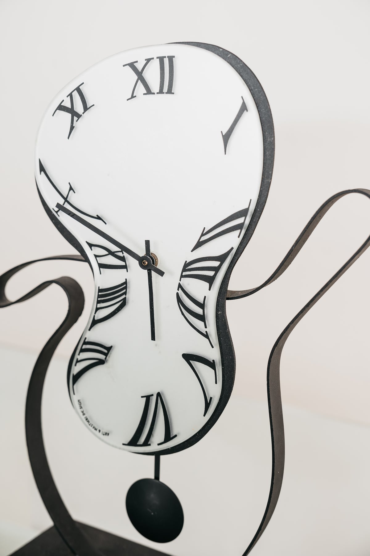 Orologio da Tavolo/Pendolo Arti & Mestieri "Dalì" – Design Surrealista – Ferro e Vetro