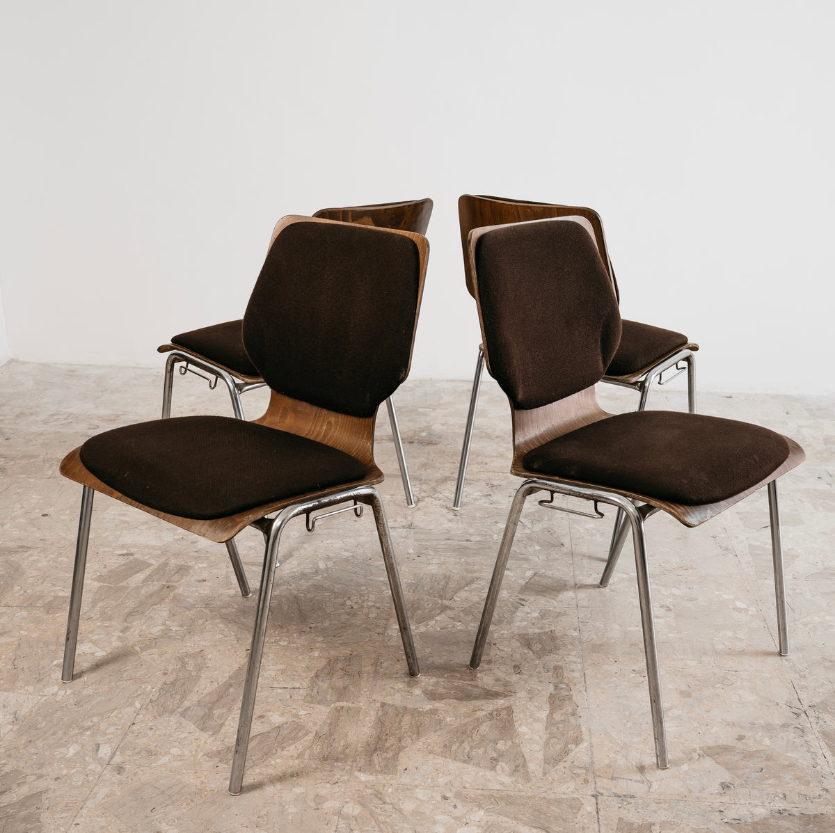 Set di 4 Sedie Vintage Impilabili in Multistrato Curvo e Metallo Cromato (Anni '70)