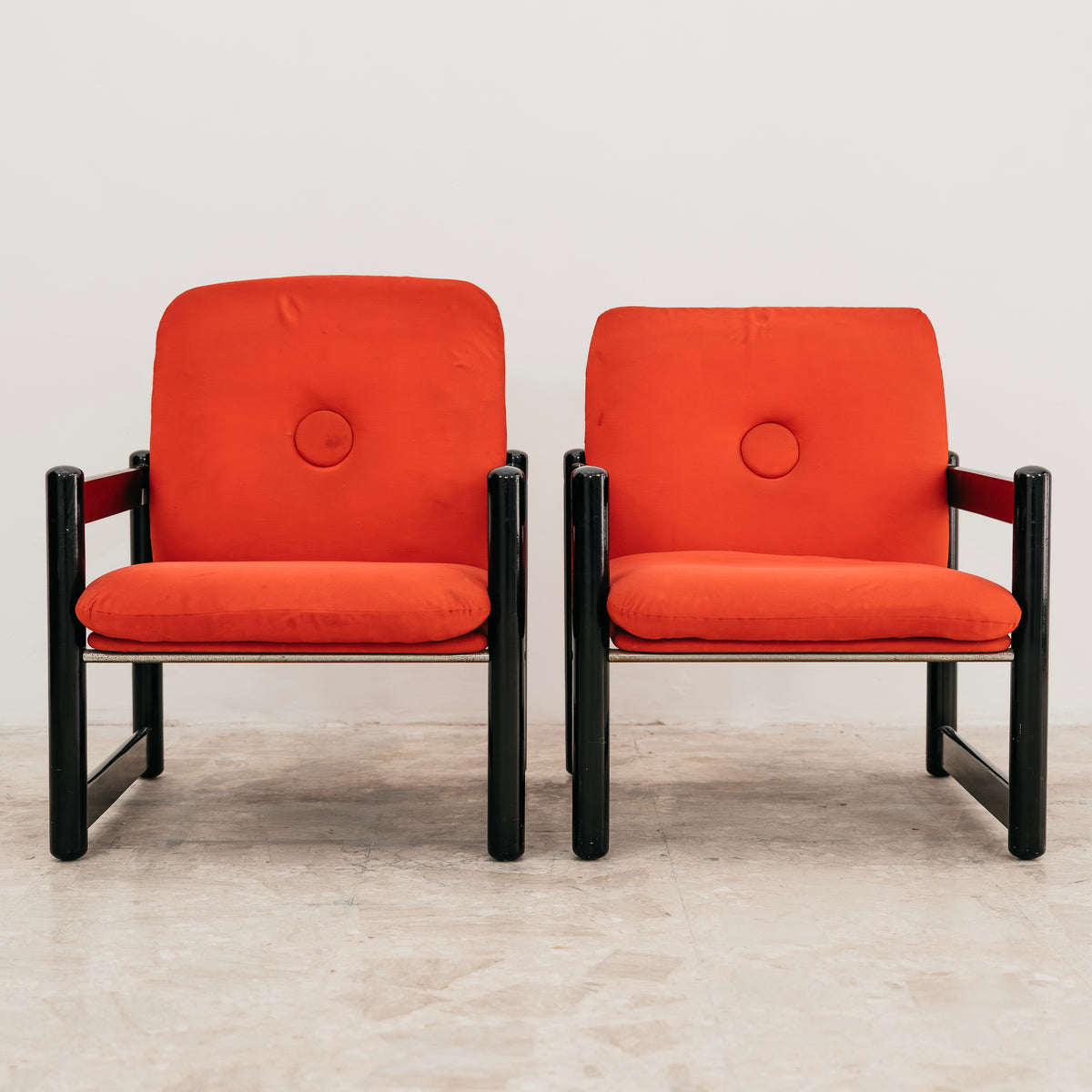 Coppia di Poltrone Vintage Schirolli Modello Pierrot in Legno Laccato e Panno Rosso (Anni '80)