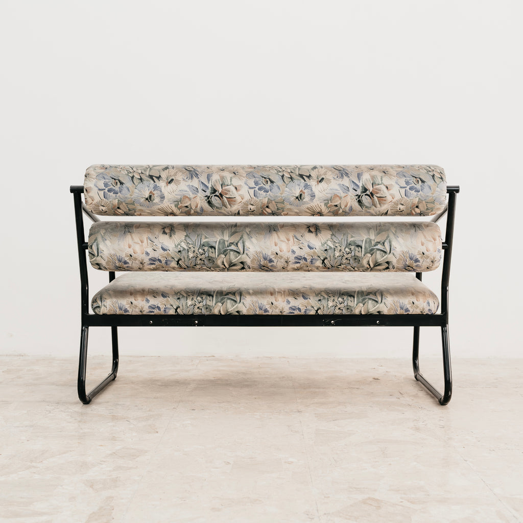 Divanetto Postmoderno Stile Memphis Anni 80 Metallo Nero Tessuto Floreale Rulli Modernariato