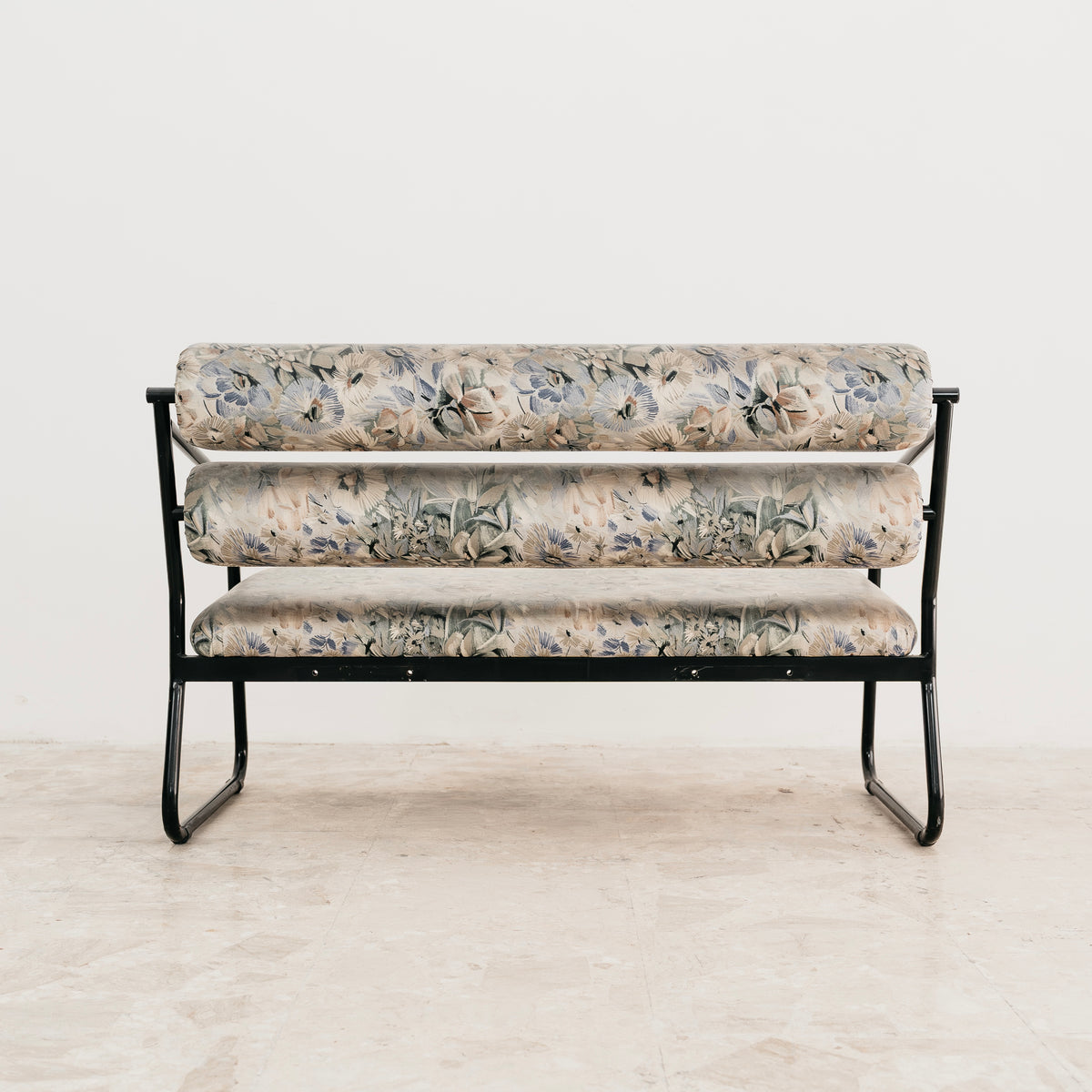 Divanetto Postmoderno Stile Memphis Anni 80 Metallo Nero Tessuto Floreale Rulli Modernariato