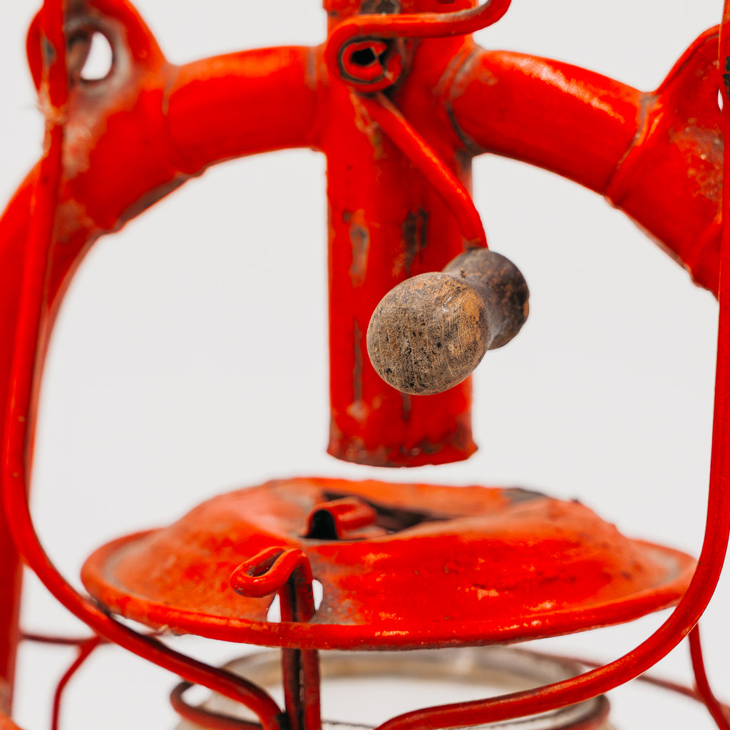 Lanterna Vintage in Metallo Rosso Lampada a Petrolio da Cantiere o Ferrovia con Vetro