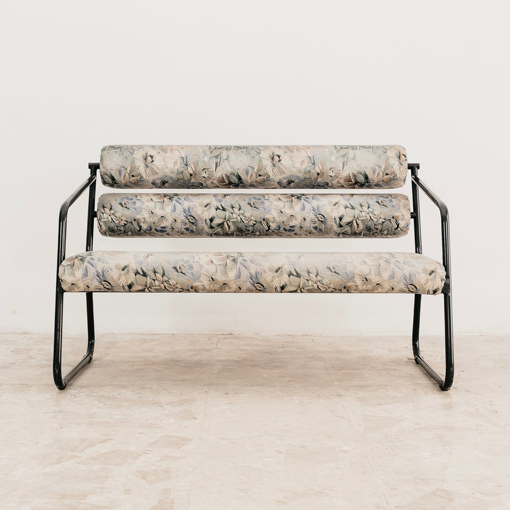 Divanetto Postmoderno Stile Memphis Anni 80 Metallo Nero Tessuto Floreale Rulli Modernariato