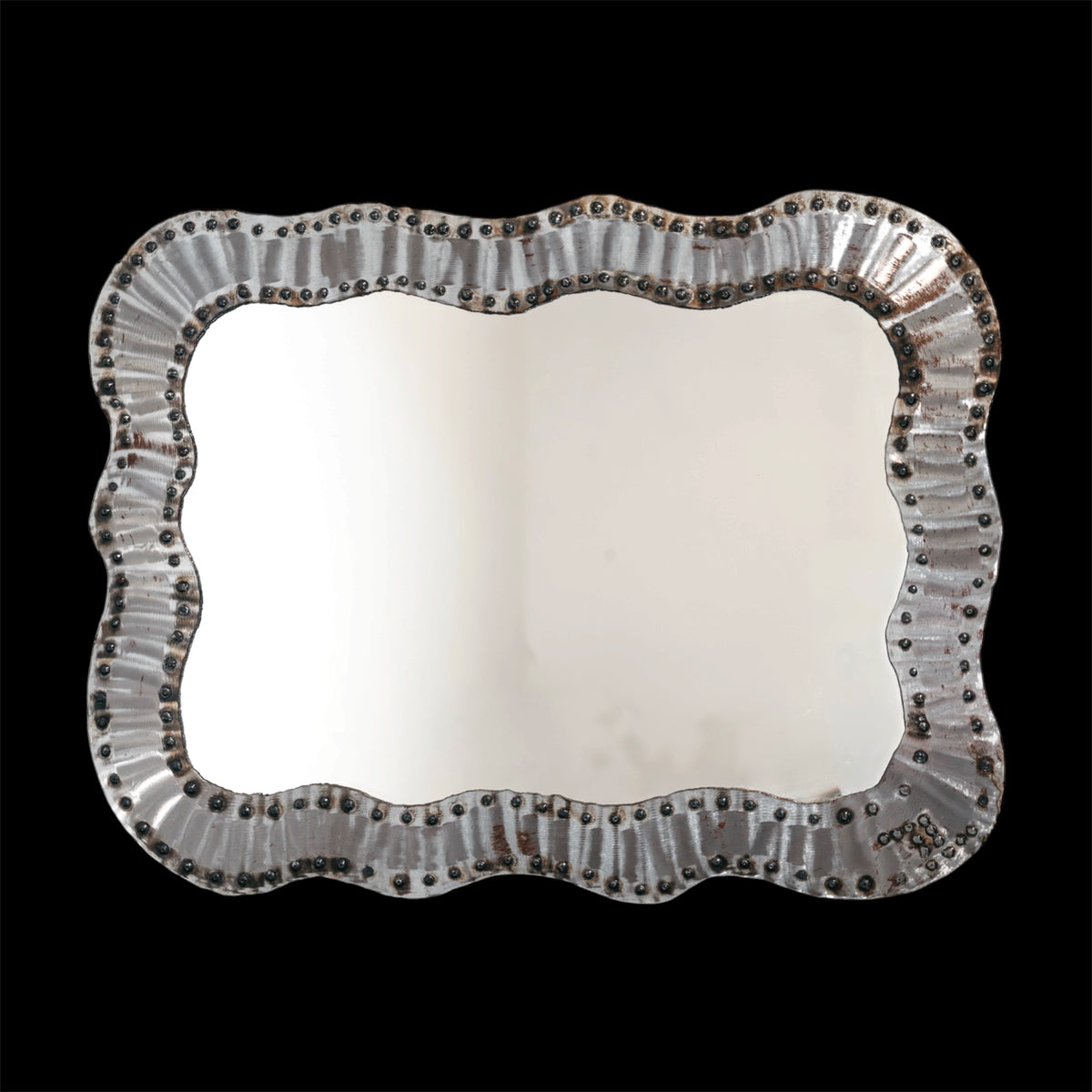 Specchio da Parete Brutalist Vintage in Metallo Curvato con Borchie (Anni '60)