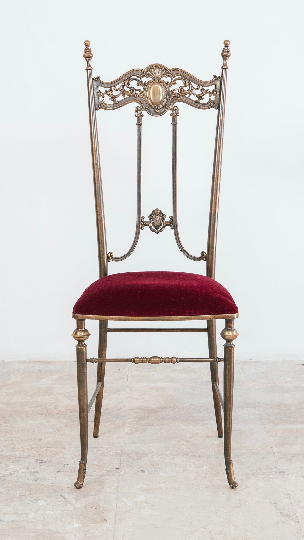 Coppia di Sedie Antiche Chiavarine in Ottone e Velluto Rosso (Anni ‘50/60)