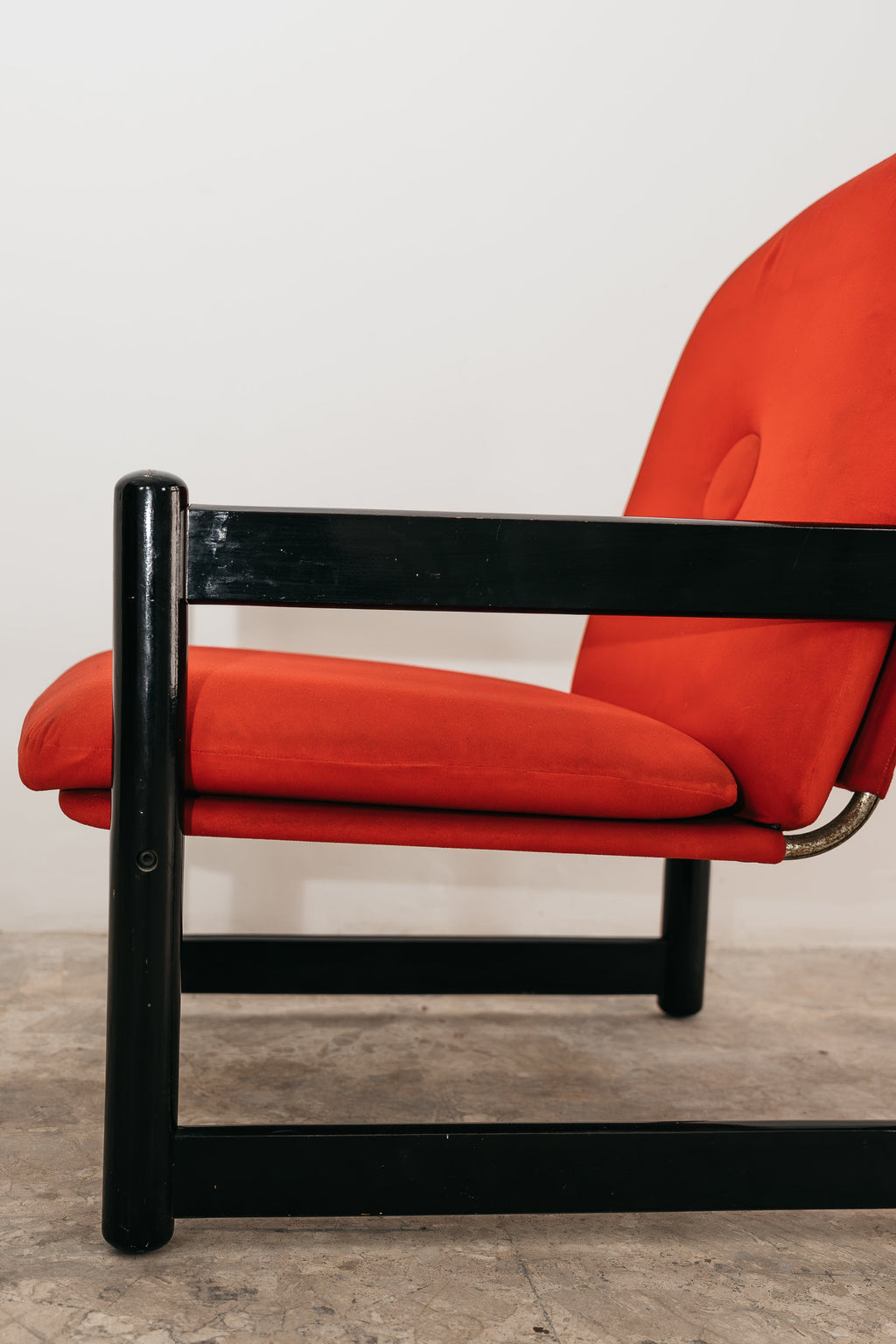 Coppia di Poltrone Vintage Schirolli Modello Pierrot in Legno Laccato e Panno Rosso (Anni '80)