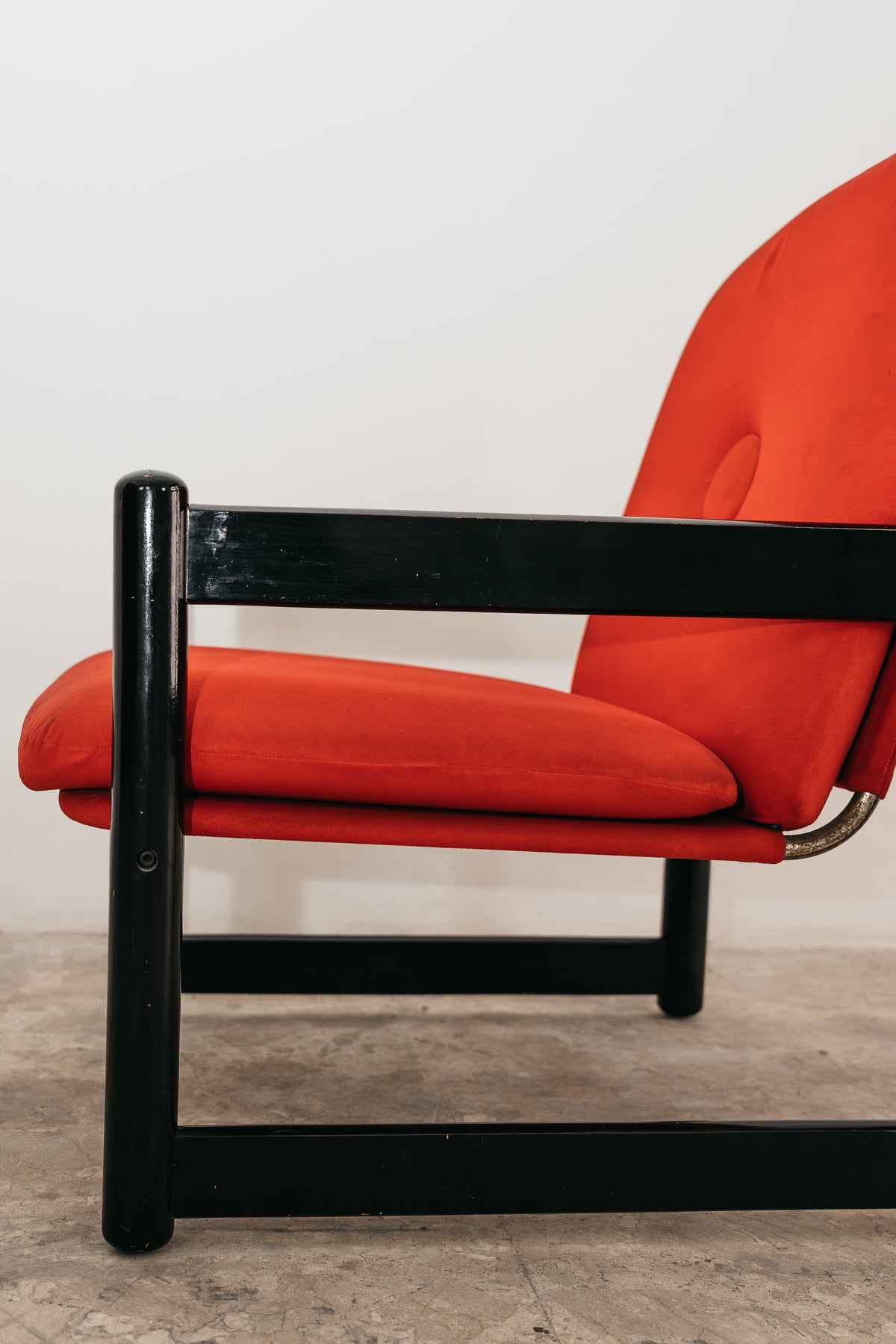 Coppia di Poltrone Vintage Schirolli Modello Pierrot in Legno Laccato e Panno Rosso (Anni '80)