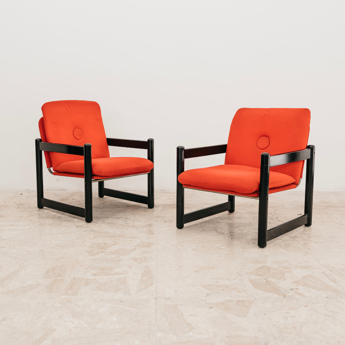 Coppia di Poltrone Vintage Schirolli Modello Pierrot in Legno Laccato e Panno Rosso (Anni '80)