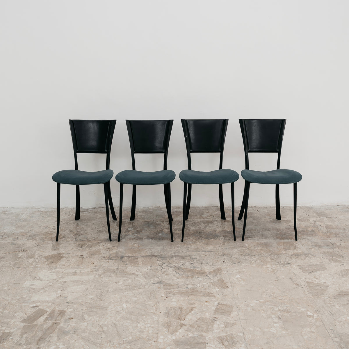 Set 4 Sedie Postmoderne Vintage Anni 80 Metallo Nero Pelle e Tessuto Verde Acqua