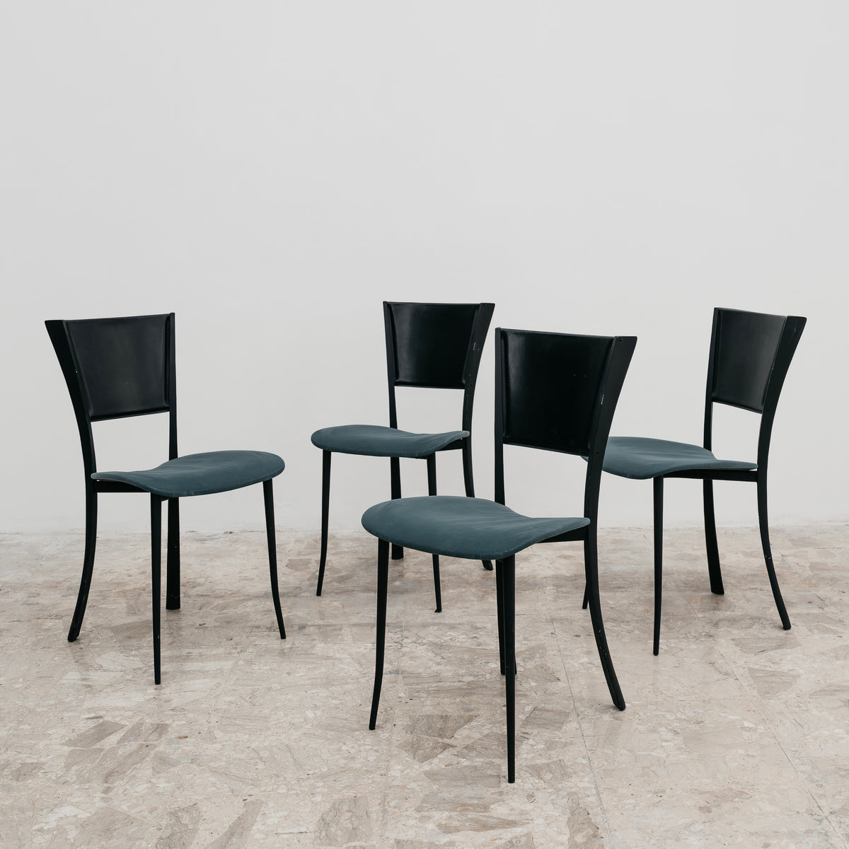 Set 4 Sedie Postmoderne Vintage Anni 80 Metallo Nero Pelle e Tessuto Verde Acqua