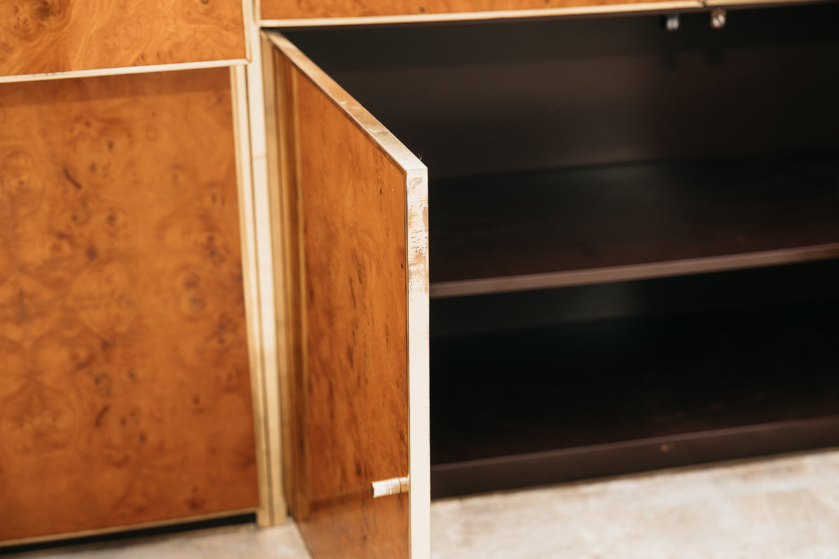 Credenza Sideboard Vintage Modernista in Pregiata Radica e Dettagli in Ottone (Anni '70)