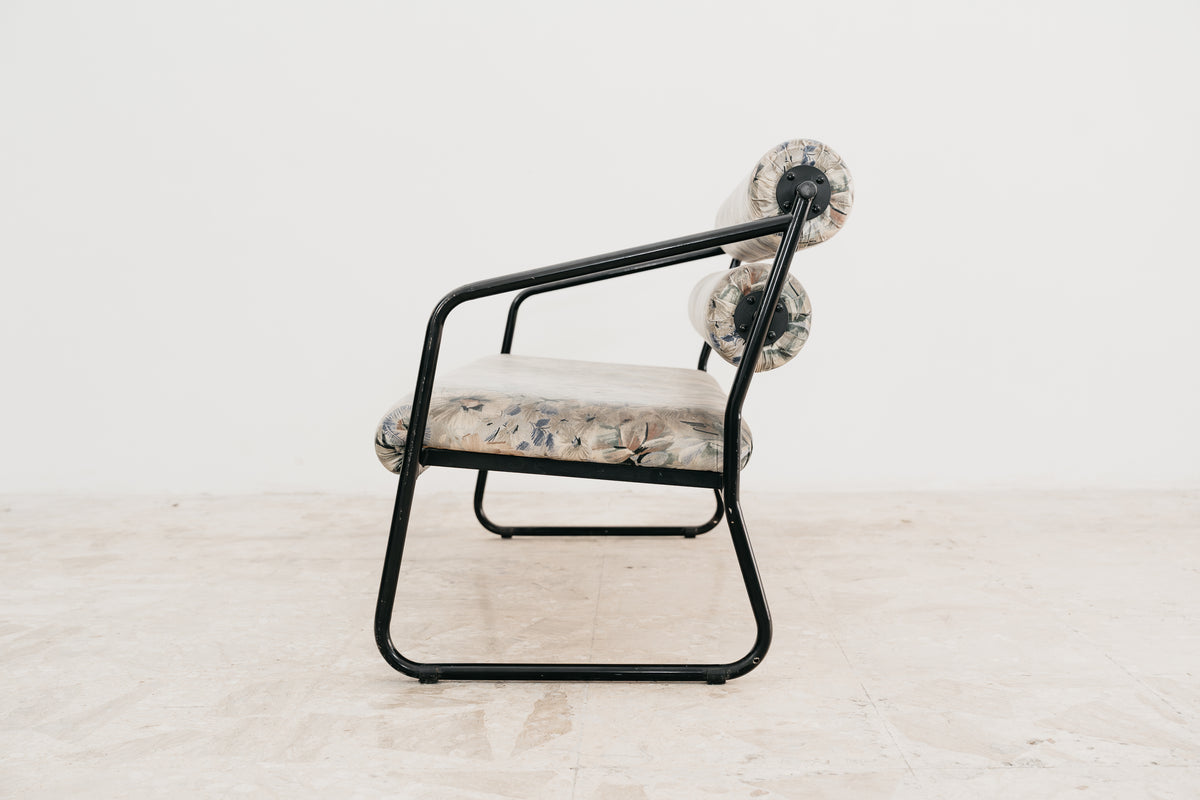 Divanetto Postmoderno Stile Memphis Anni 80 Metallo Nero Tessuto Floreale Rulli Modernariato