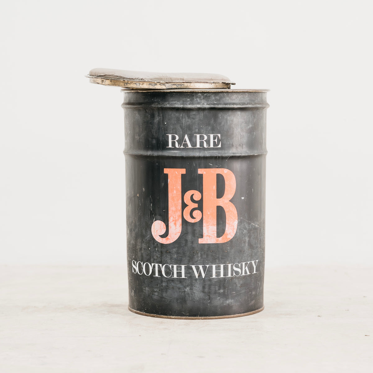 Fusto Bidone J&B Barilotto Vintage Anni 70 Metallo Sgabello Espositore Modernariato