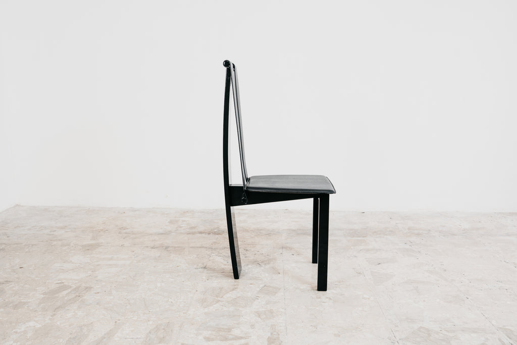 Set di 4 Sedie da Pranzo Postmoderne in Legno Laccato e Similpelle Nera (Anni '80)