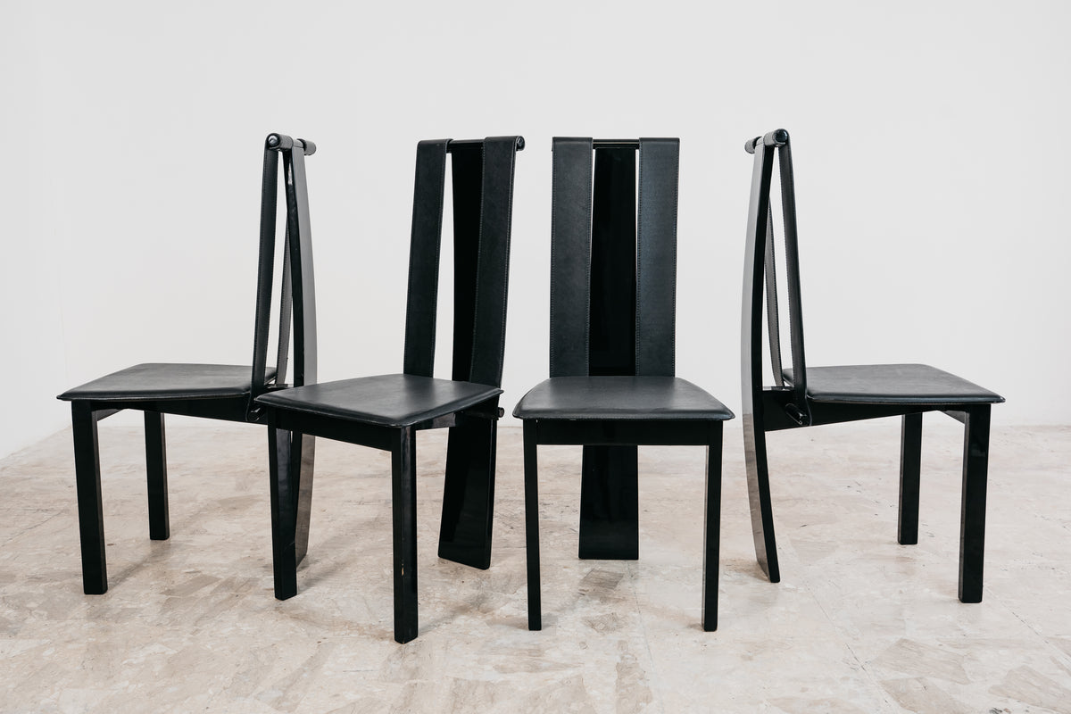Set di 4 Sedie da Pranzo Postmoderne in Legno Laccato e Similpelle Nera (Anni '80)