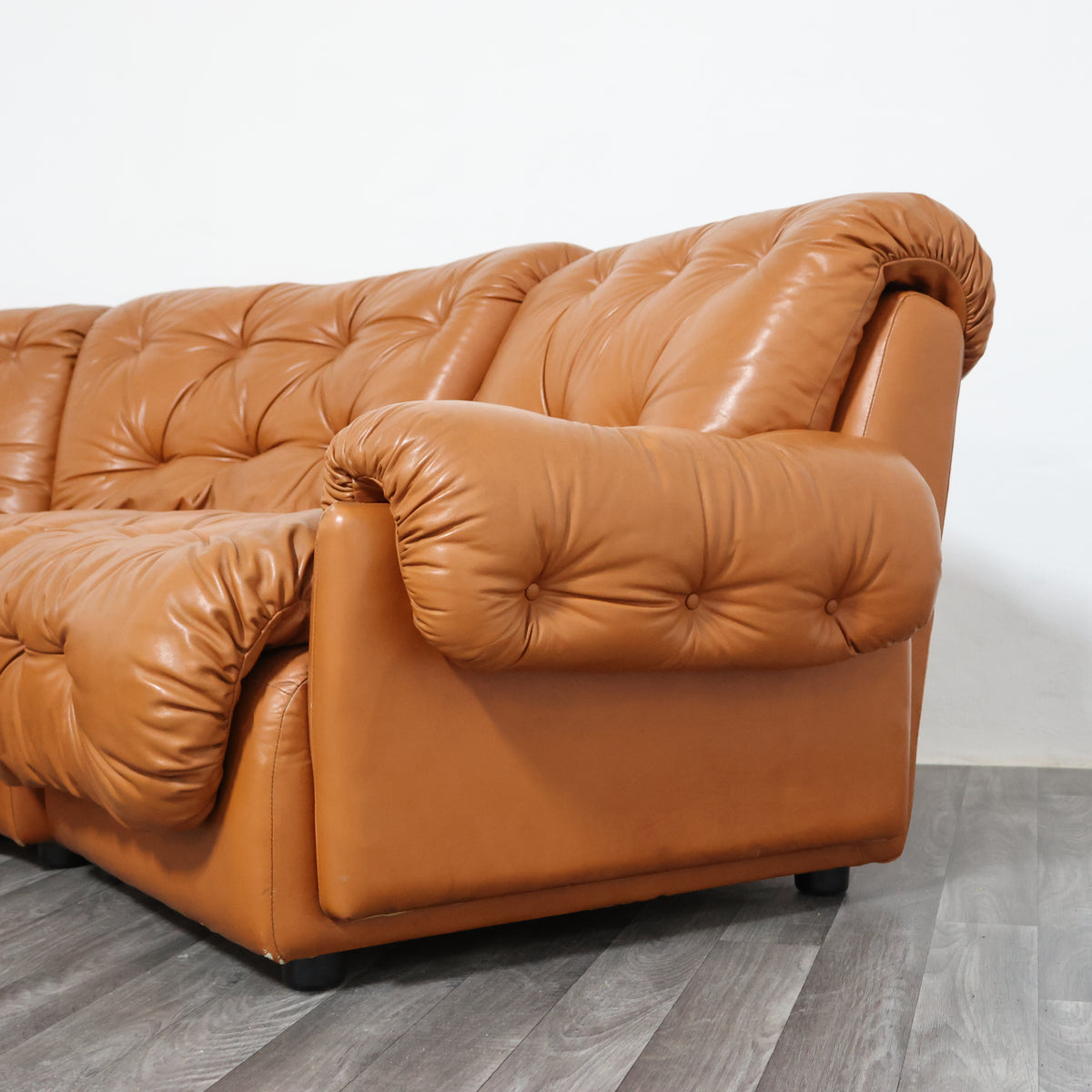 Divano Modulare Angolare Vintage Stile Afra & Tobia Scarpa - Coronado Style in Pelle Cognac (Anni '70)