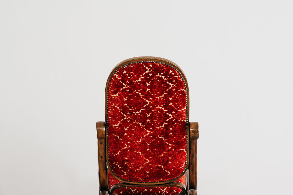 Sedia a Dondolo Vintage in Legno Curvato nello Stile di Thonet e Velluto Rosso (Anni '20/'30)