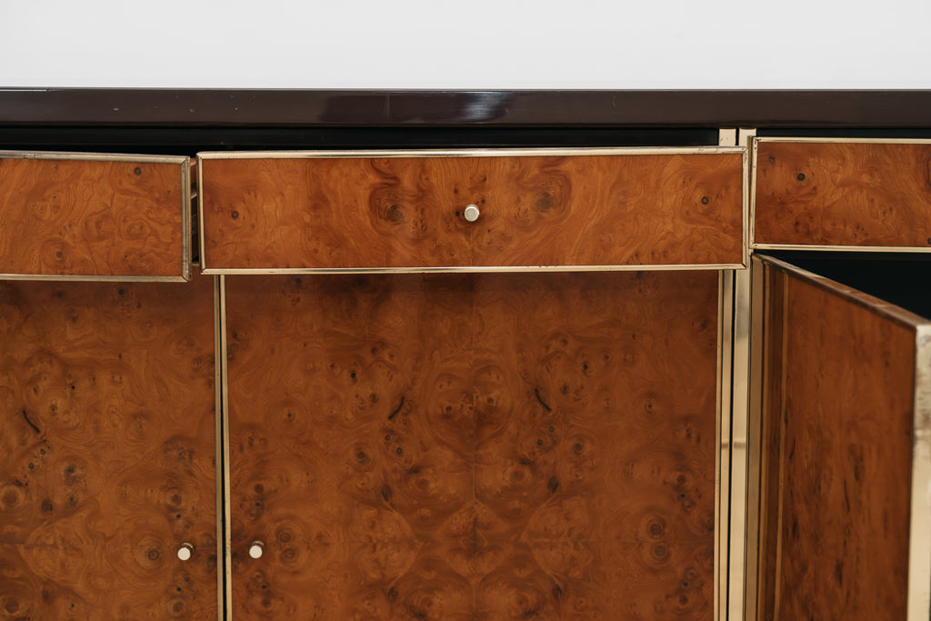 Credenza Sideboard Vintage Modernista in Pregiata Radica e Dettagli in Ottone (Anni '70)
