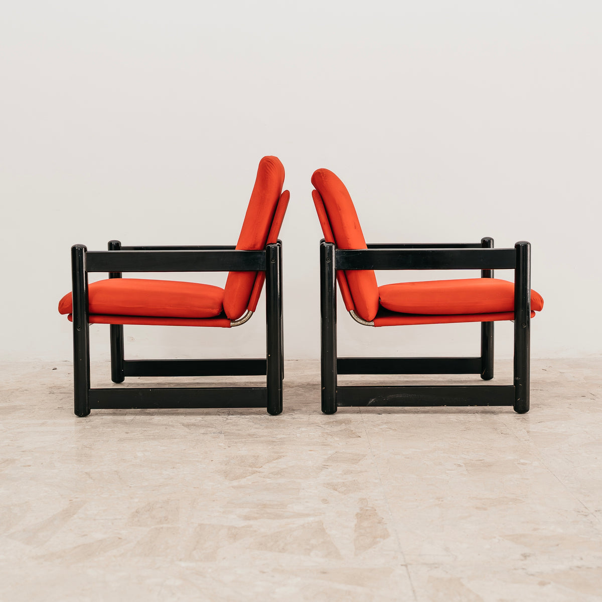 Coppia di Poltrone Vintage Schirolli Modello Pierrot in Legno Laccato e Panno Rosso (Anni '80)