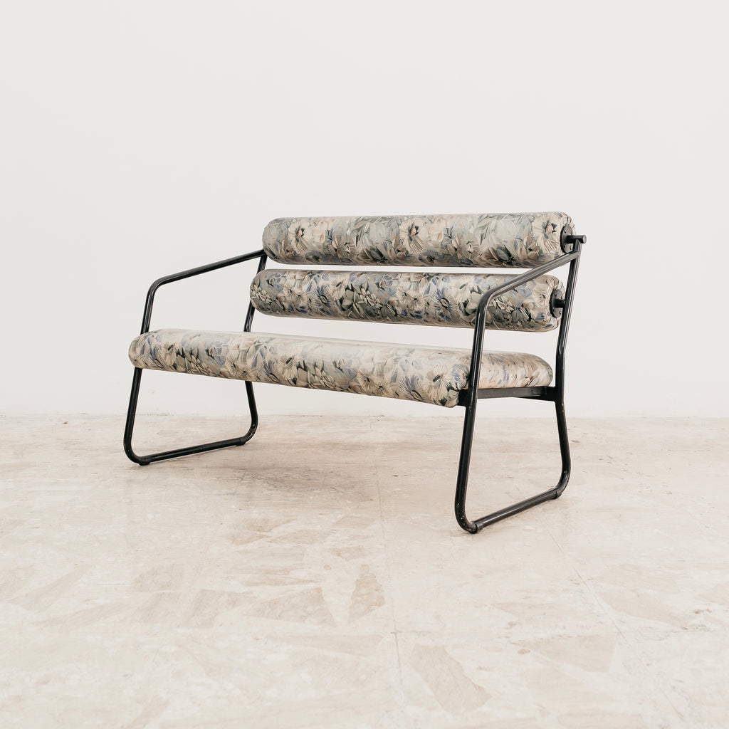 Divanetto Postmoderno Stile Memphis Anni 80 Metallo Nero Tessuto Floreale Rulli Modernariato