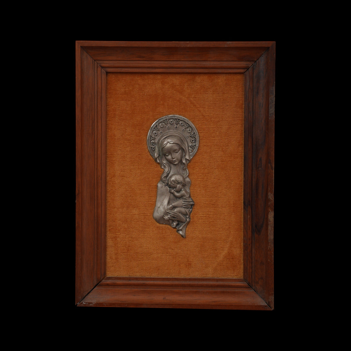 Madonna con Bambino in Braccio – Bassorilievo in Metallo Argentato con Aureola Decorata, Fondo Arancio, Cornice in Legno, 39 x 29 cm