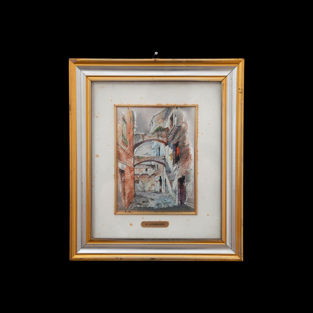 G. Lombardi – Vicolo con Archi e Panni Stesi – Quadro a Rilievo su Lamina Argentata, Doppia Cornice Oro e Argento, 37 x 31 cm