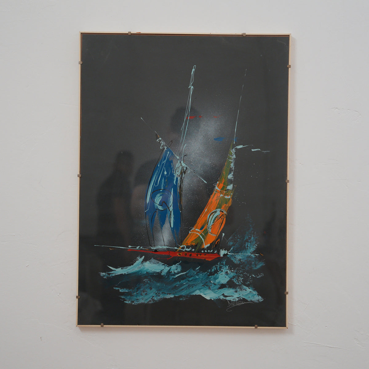 Mario Dall'Aglio – Veliero tra le Onde, Vele Blu e Arancio su Fondo Nero – Dipinto Firmato, 71 x 51 cm