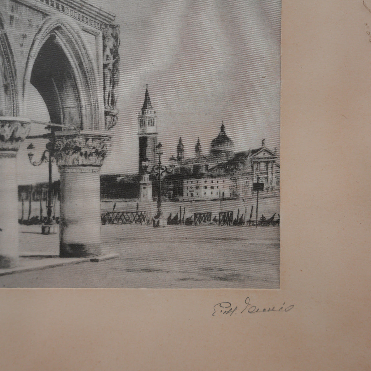 Giuseppe Mario D'Amico – Venezia, Palazzo Ducale e San Giorgio Maggiore – Serigrafia su Seta Firmata, Cornice in Legno, 34 x 41 cm