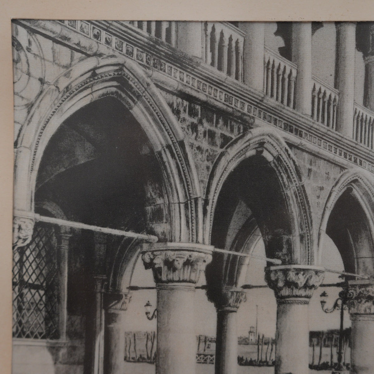 Giuseppe Mario D'Amico – Venezia, Palazzo Ducale e San Giorgio Maggiore – Serigrafia su Seta Firmata, Cornice in Legno, 34 x 41 cm