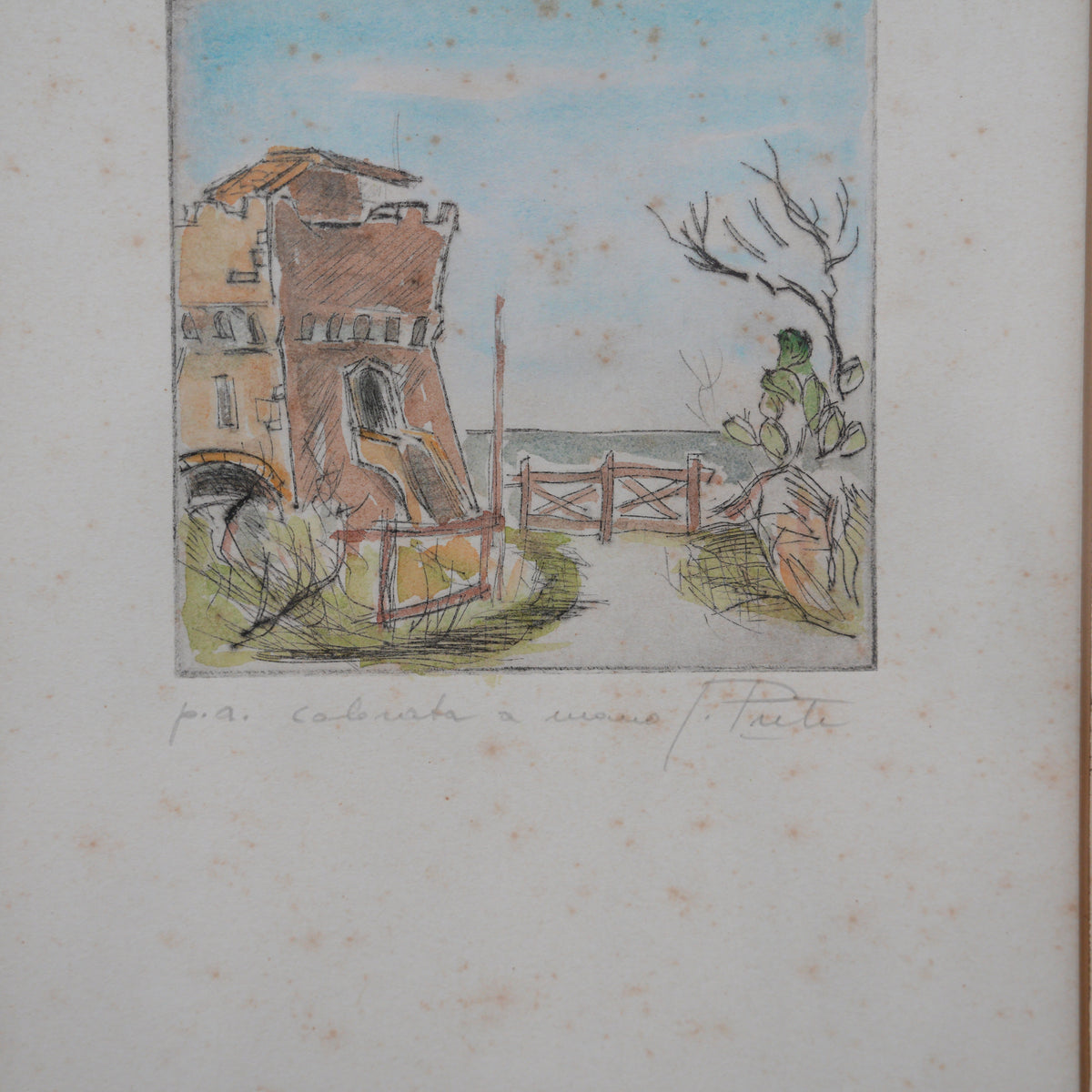 Torre sul Mare con Cancello e Fico d'India – Acquaforte Colorata a Mano, Prova d'Artista Firmata a Matita, Cornice Dorata Intagliata, 45 x 35 cm