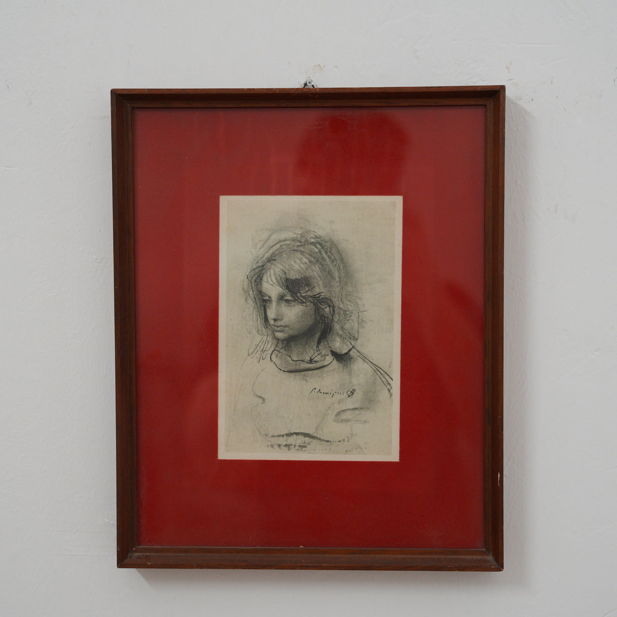 Pietro Annigoni – Ritratto di Giovane Donna – Riproduzione a Stampa da Disegno, Cornice in Legno con Passepartout Rosso, 34 x 28 cm