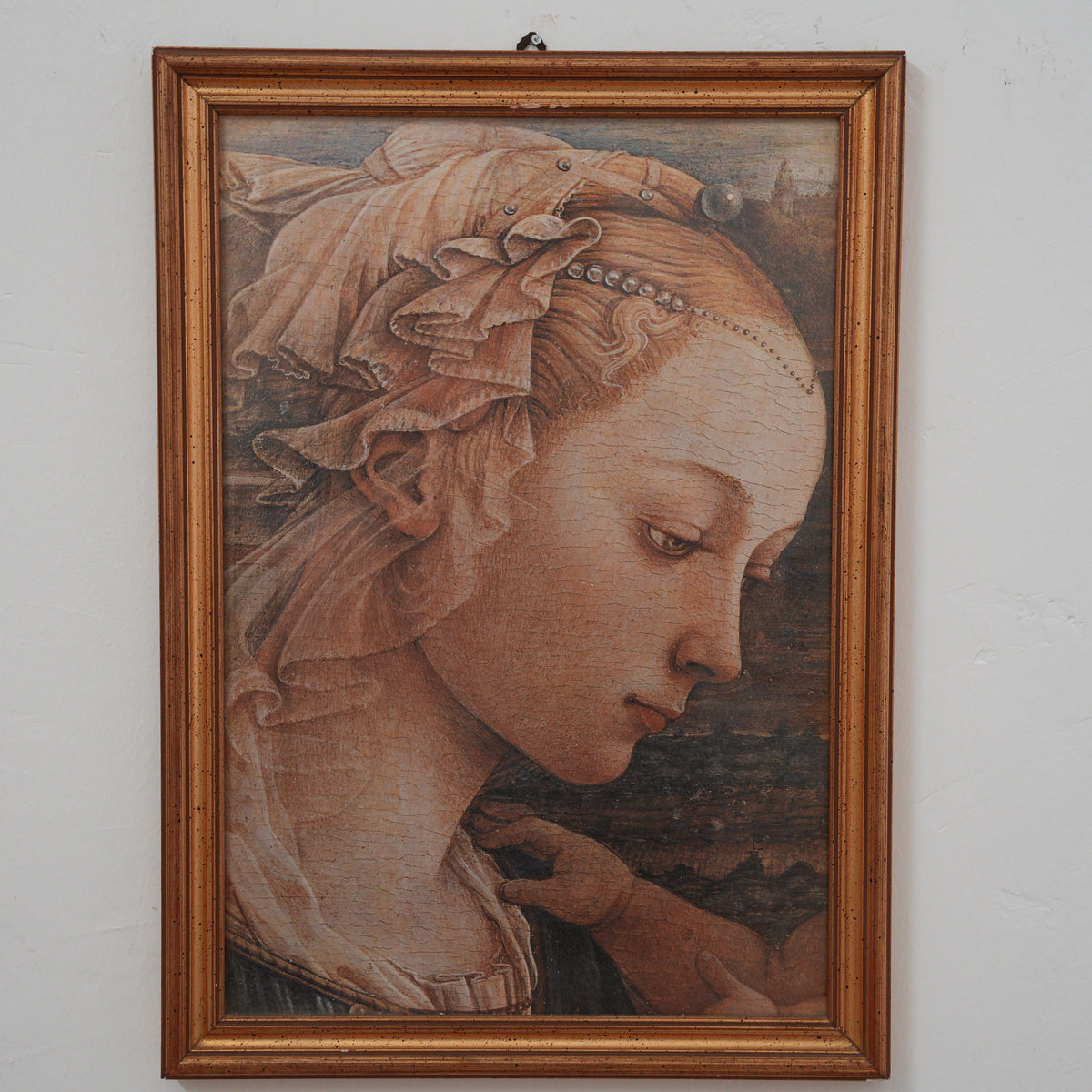 Madonna del Quattrocento Fiorentino – Particolare con Velo e Perle – Riproduzione con Effetto Craquelé, Cornice Dorata, 53 x 38 cm