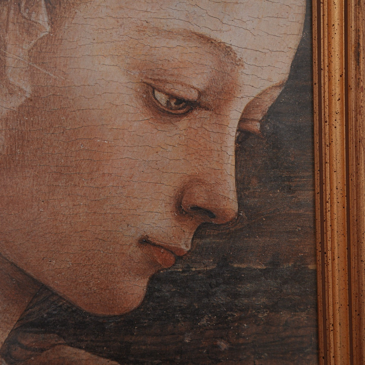 Madonna del Quattrocento Fiorentino – Particolare con Velo e Perle – Riproduzione con Effetto Craquelé, Cornice Dorata, 53 x 38 cm