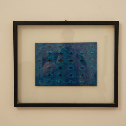"Estrapolazione su nero" di Gianluca Piaccione (Taranto) – opera astratta blu con tagli e aperture, cornice nera flottante – 47 x 57 cm