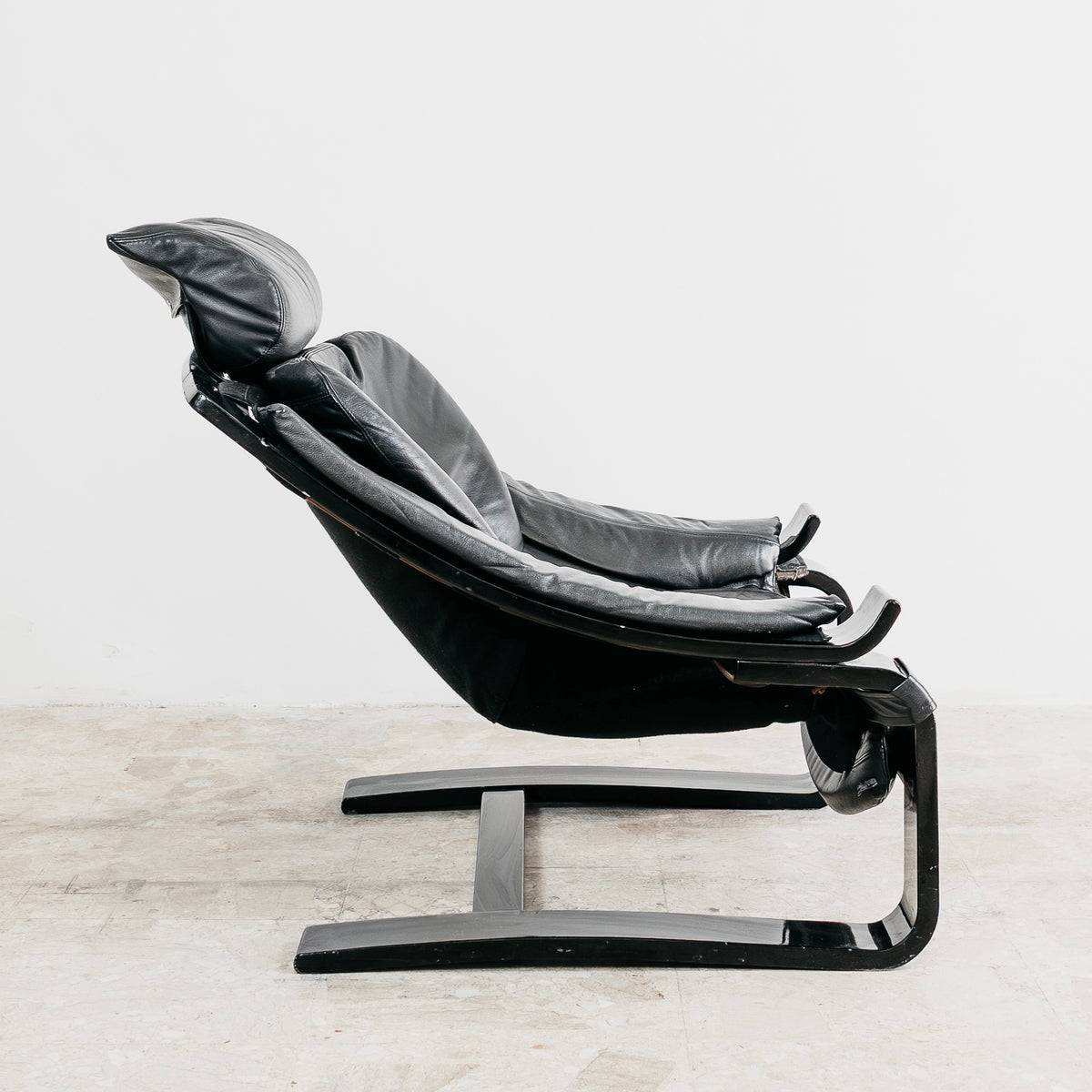 Poltrona Lounge Vintage "Kroken" di Åke Fribytter per Nelo Möbel in Pelle Nera (Anni '70)
