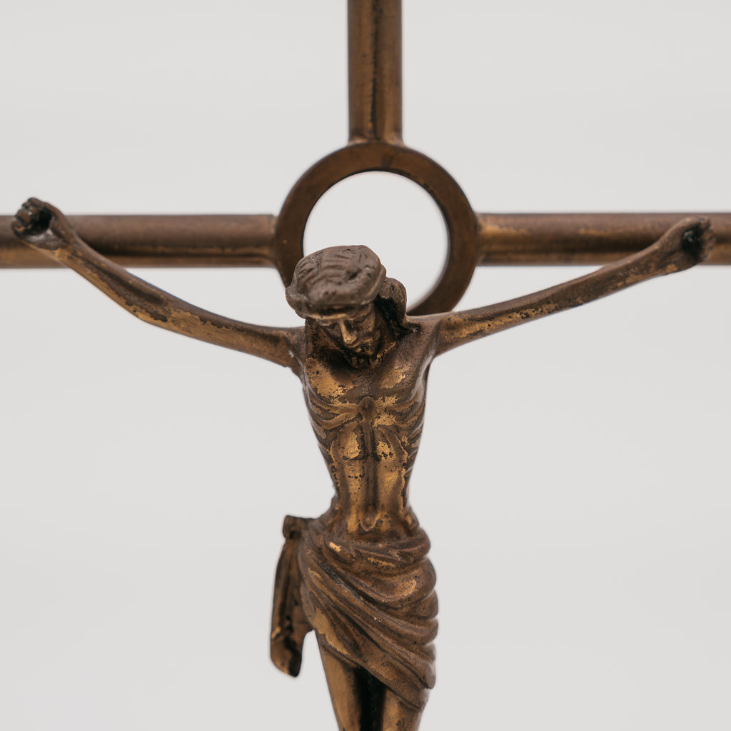 Coppia di Crocifissi da Tavolo Vintage in Bronzo / Ottone (Anni '60/'70)