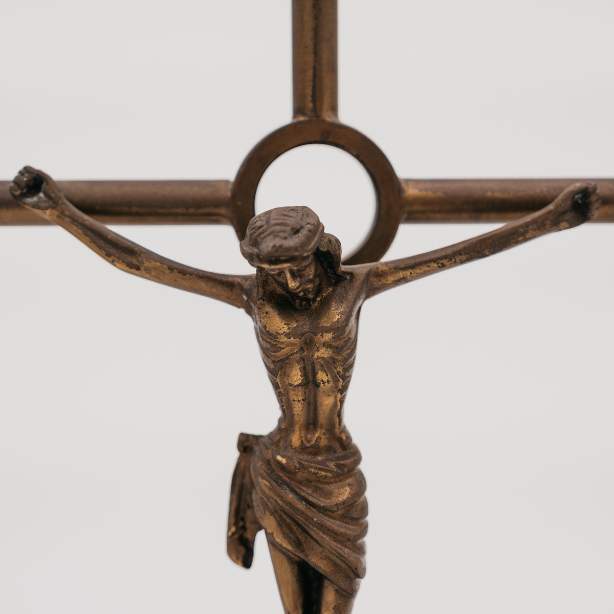 Coppia di Crocifissi da Tavolo Vintage in Bronzo / Ottone (Anni '60/'70)