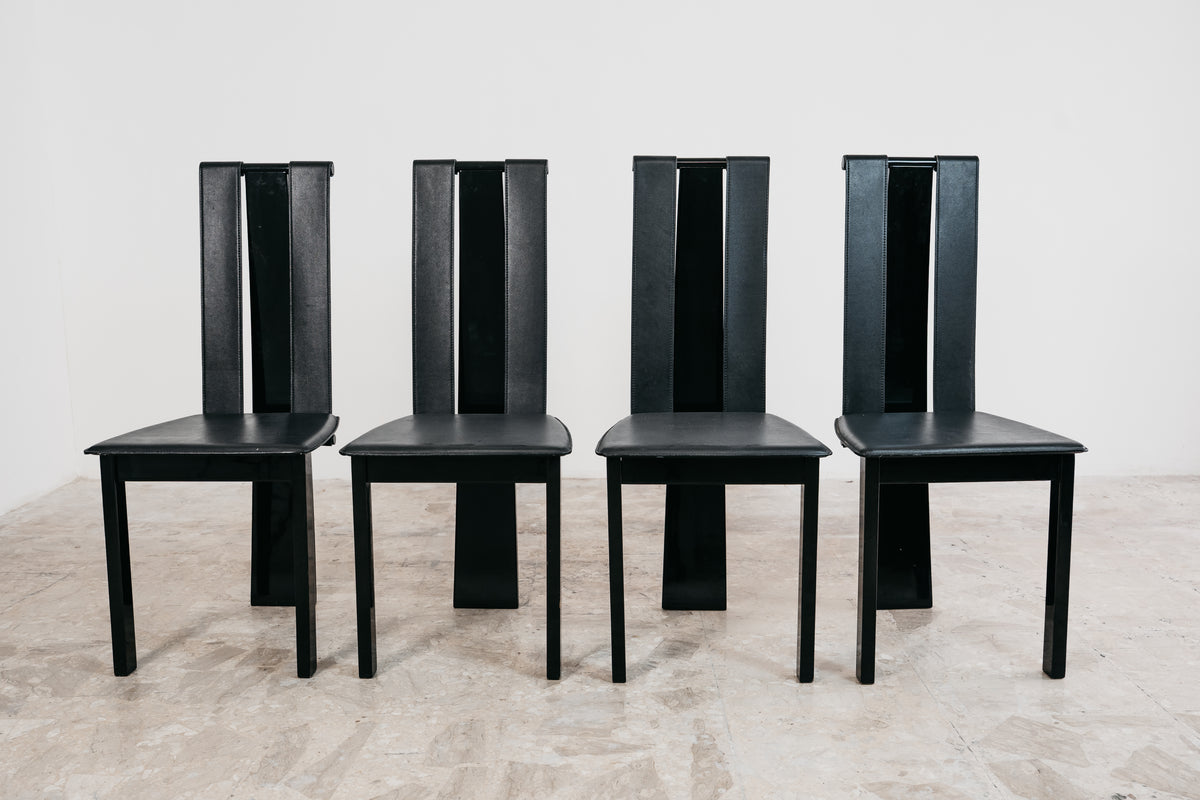 Set di 4 Sedie da Pranzo Postmoderne in Legno Laccato e Similpelle Nera (Anni '80)