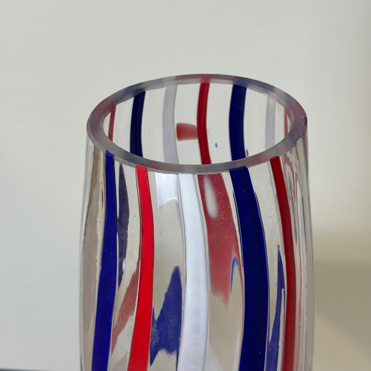 Vaso Alto Vintage in Vetro a Canne Blu, Rosso e Bianco – Stile Murano – h 56 x Ø 15 cm