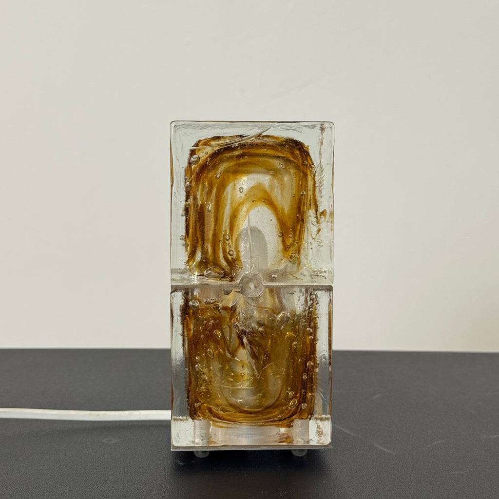 Piccola Lampada da Tavolo Poliarte – Albano Poli – Vetro Ambra e Trasparente Effetto Ghiaccio – Design Italiano Anni '70