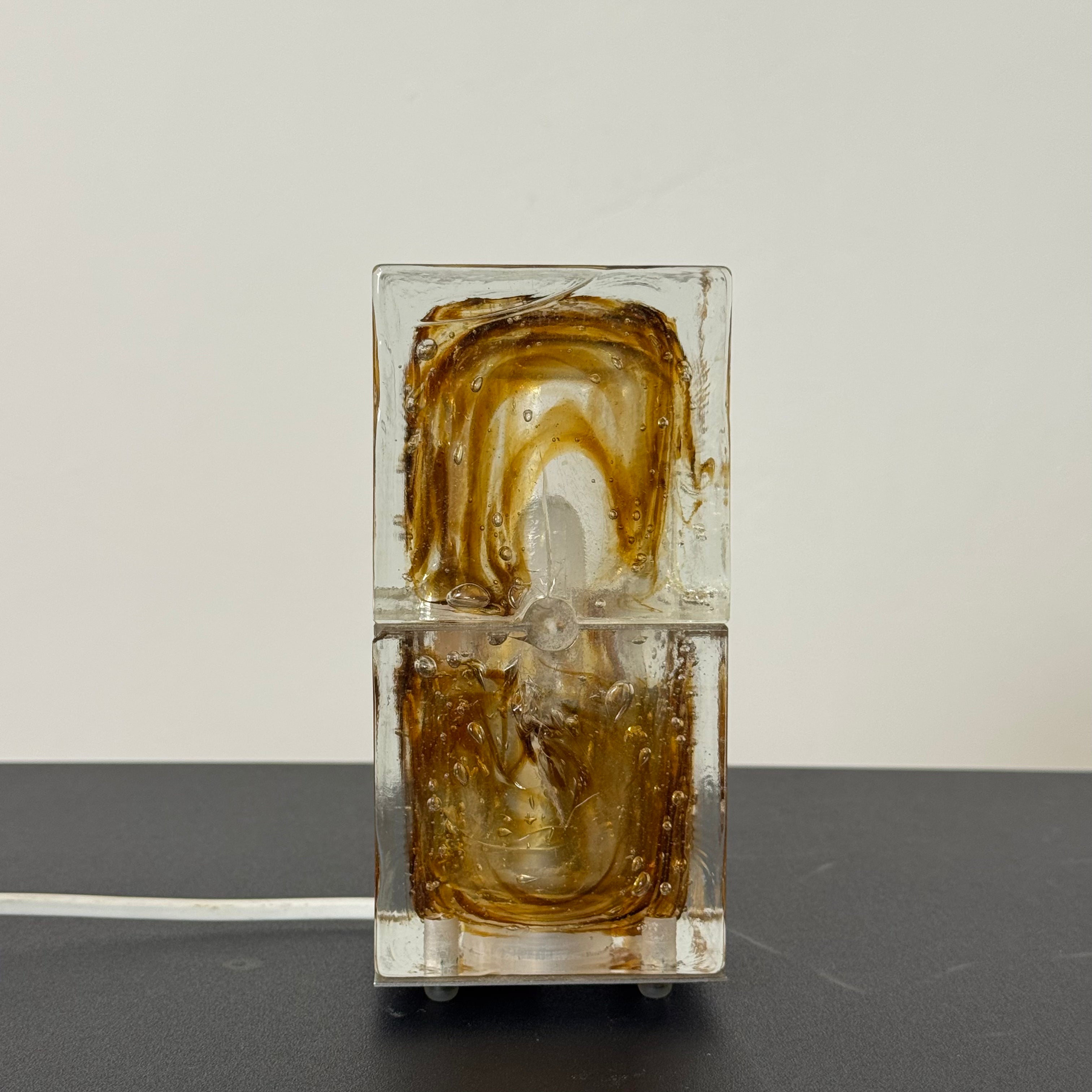Piccola Lampada da Tavolo Poliarte – Albano Poli – Vetro Ambra e Trasparente Effetto Ghiaccio – Design Italiano Anni '70