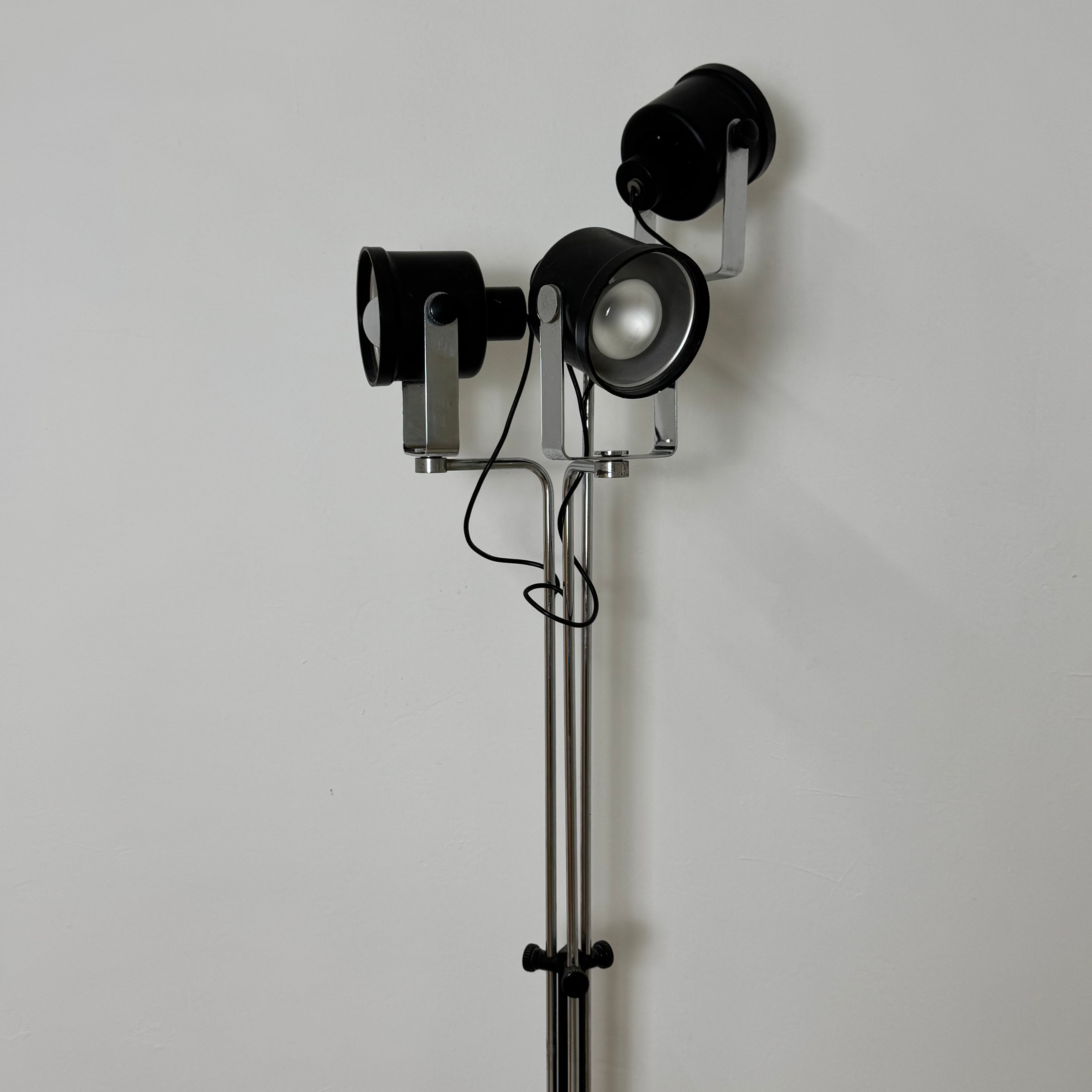 Lampada da Terra Luci Milano Mod. P433 – Brusasco e Torretta – Tre Faretti Orientabili – Anni '70 – Altezza 190 cm