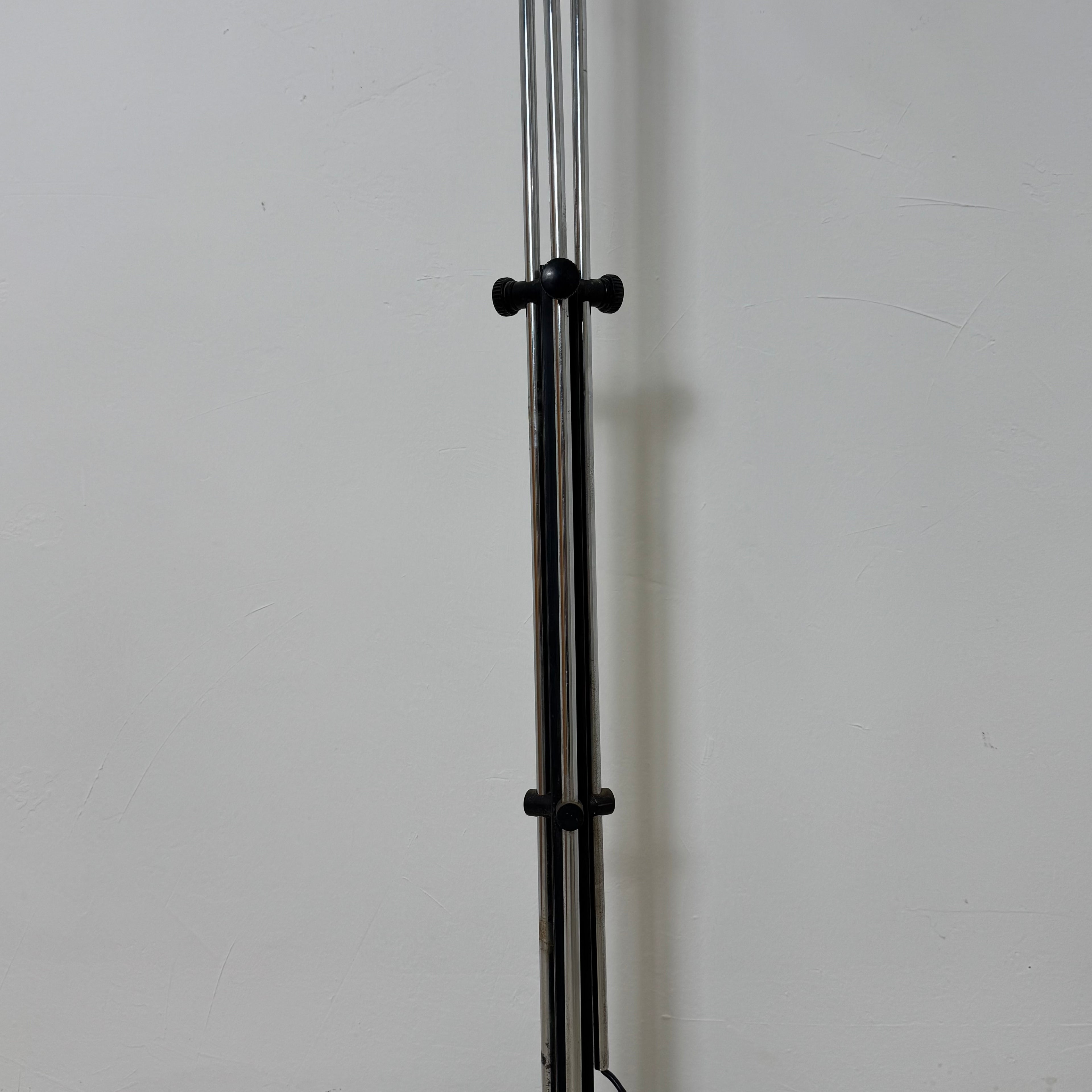 Lampada da Terra Luci Milano Mod. P433 – Brusasco e Torretta – Tre Faretti Orientabili – Anni '70 – Altezza 190 cm